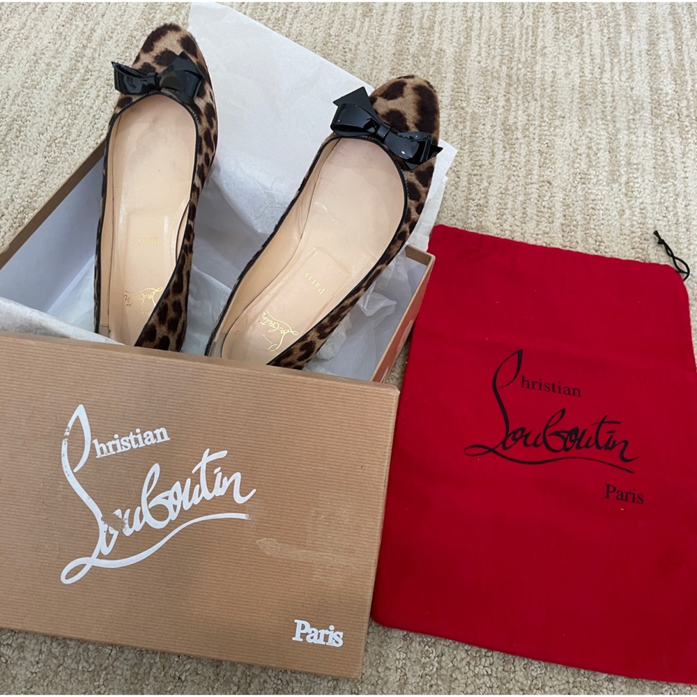 Louboutin flats - EXCELLENT Condition